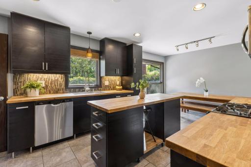 Updated kitchen 1208 36th 1/2