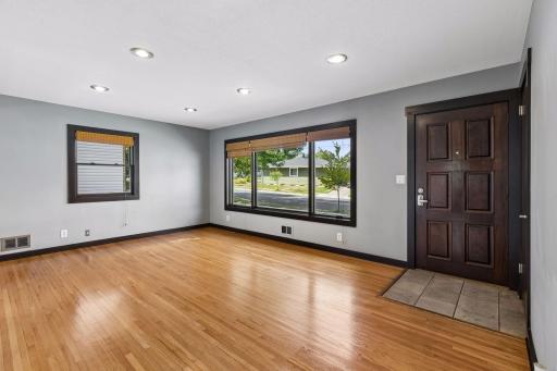 Spacious and bright livingroom