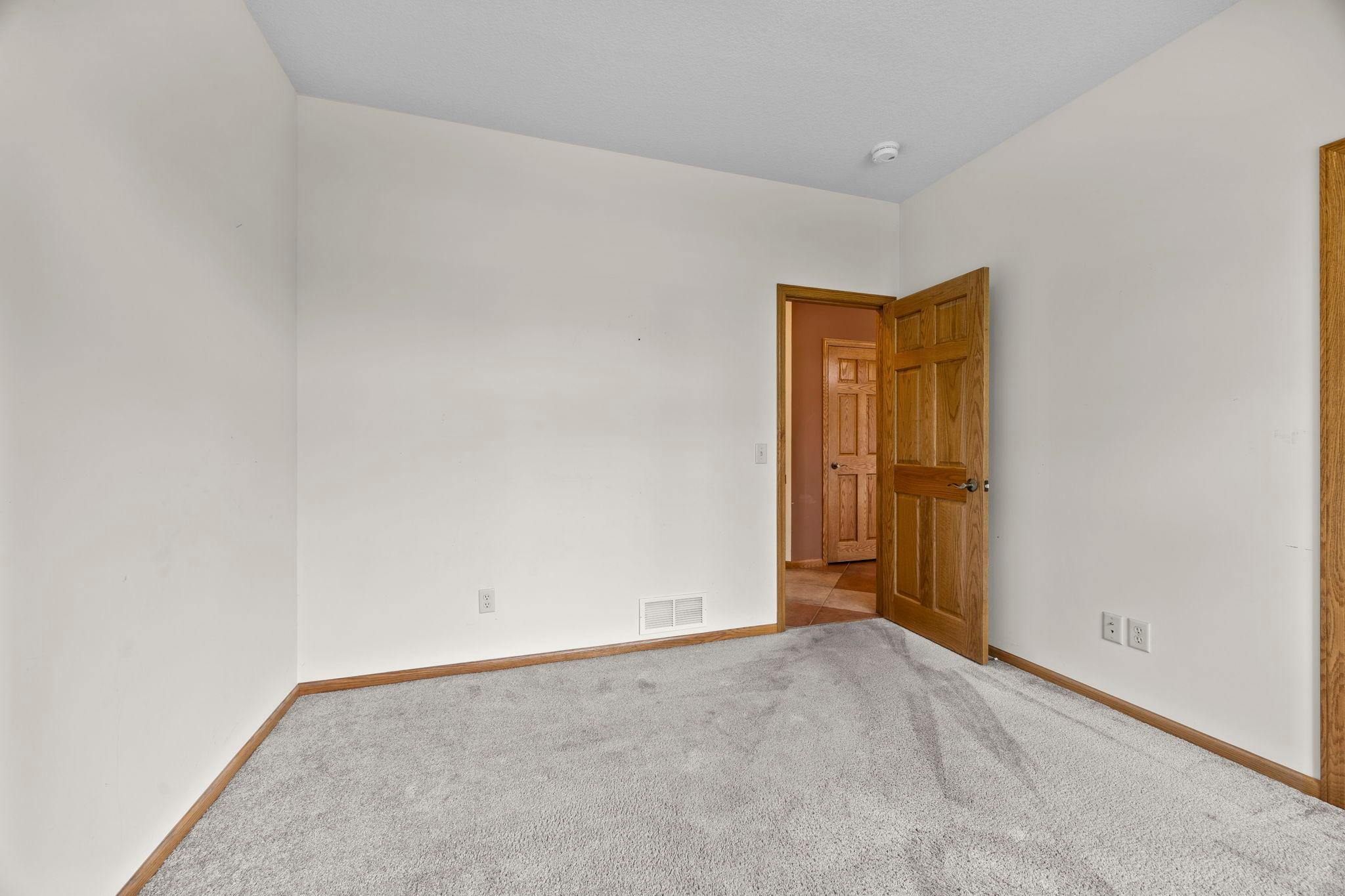 51-web-or-mls-19645 Camrose Way-29.jpg