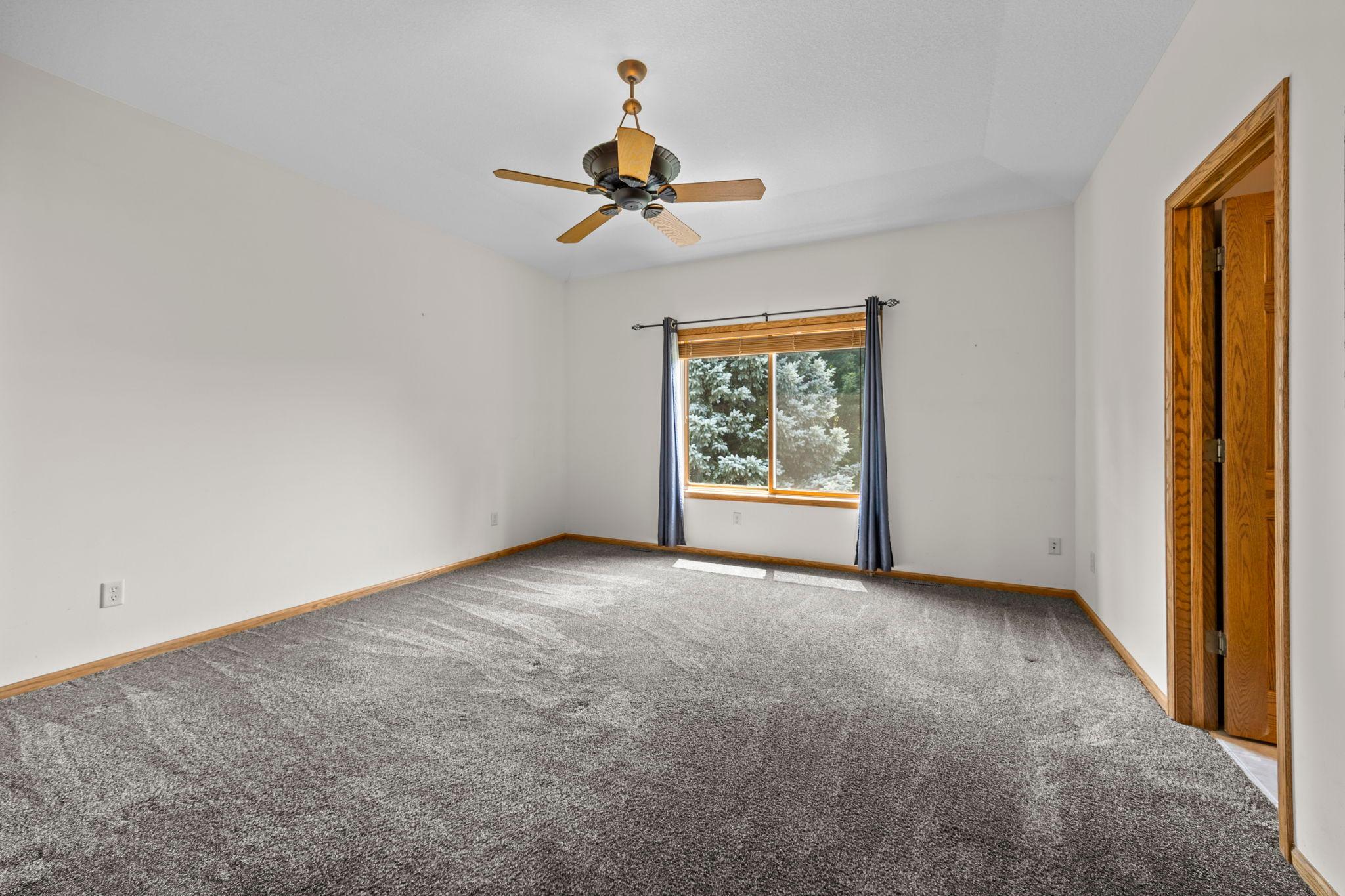 44-web-or-mls-19645 Camrose Way-39.jpg