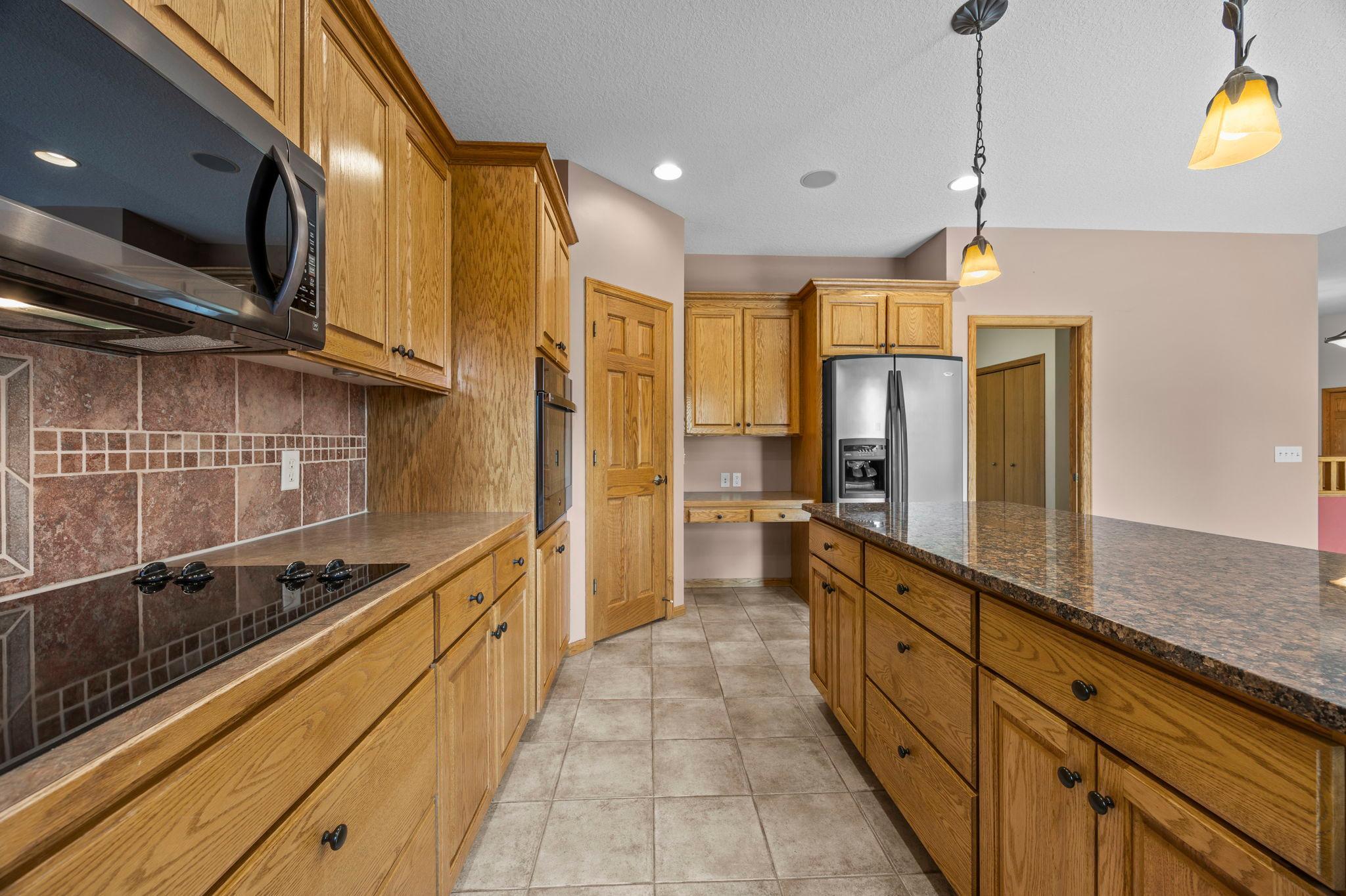 39-web-or-mls-19645 Camrose Way-139.jpg