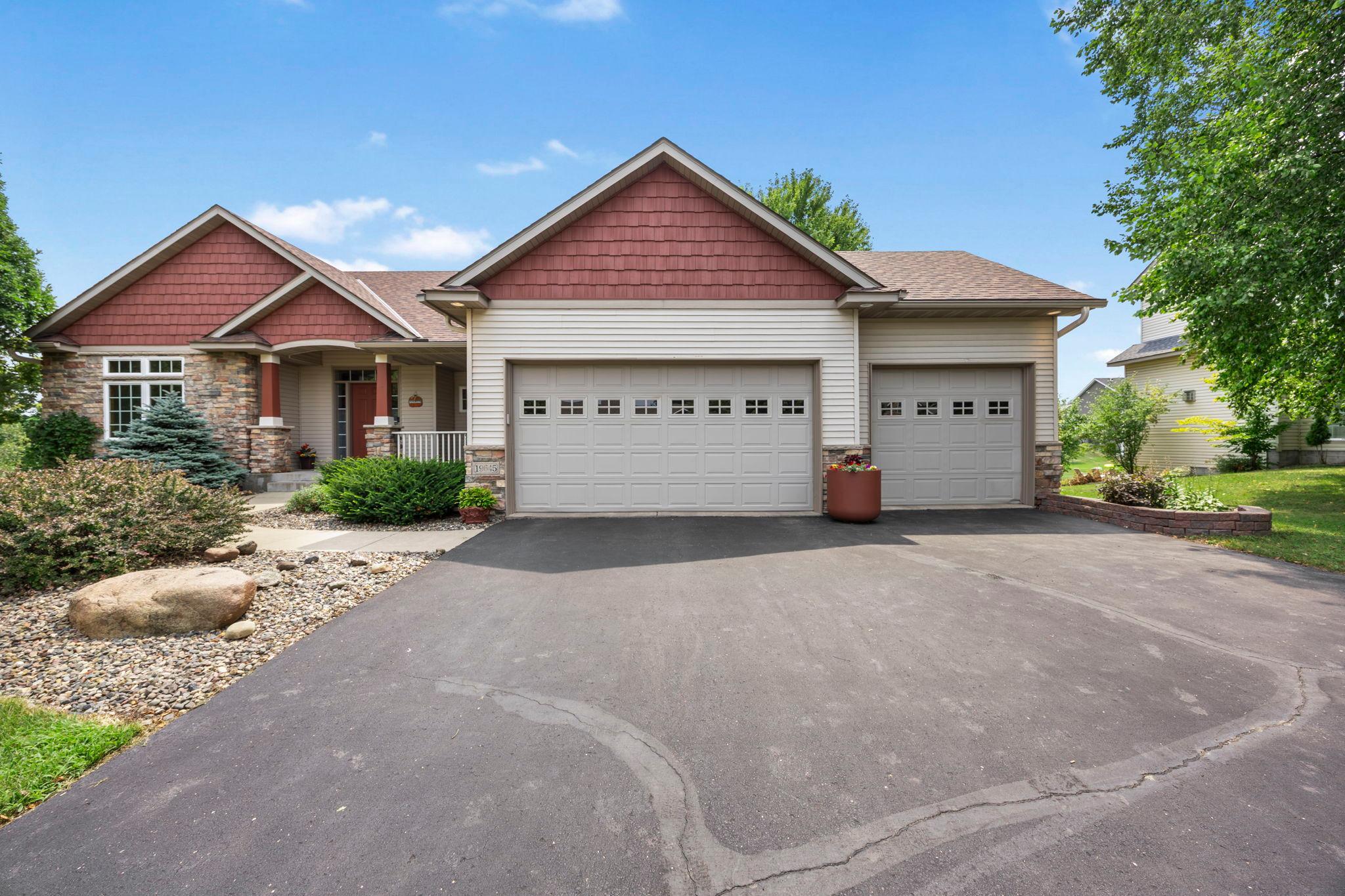 17-web-or-mls-19645 Camrose Way-295.jpg