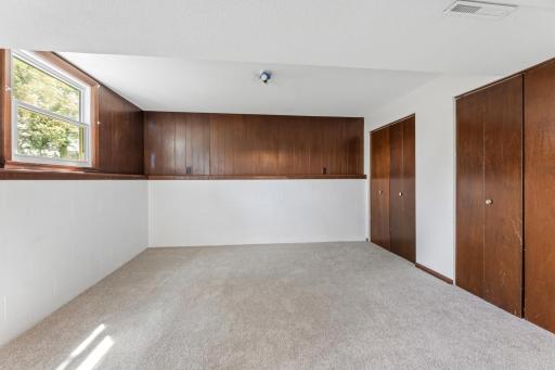 300 8th Street NW, Plainview, MN 55964