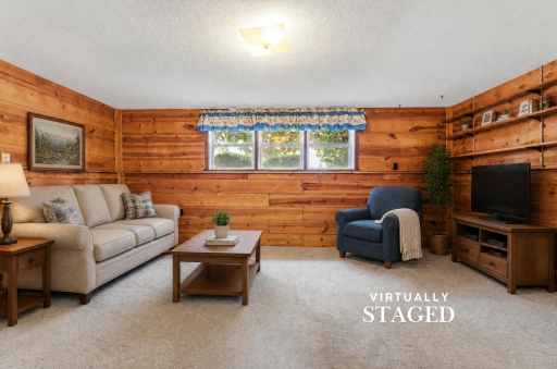 300 8th Street NW, Plainview, MN 55964