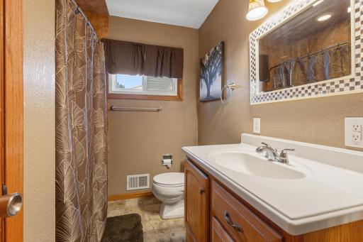 706 17th Street NE, Owatonna, MN 55060