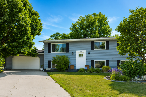1224 20th Street N, Moorhead, MN 56560