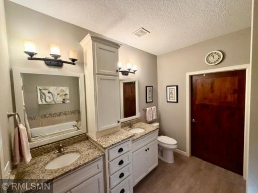 Owners suite has double sink, 3/4 shower, soaking tub, and huge closet!