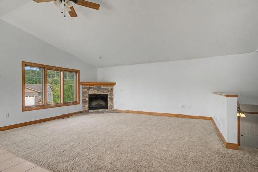 17_701SpringCt_LivingRm2_mls.jpg