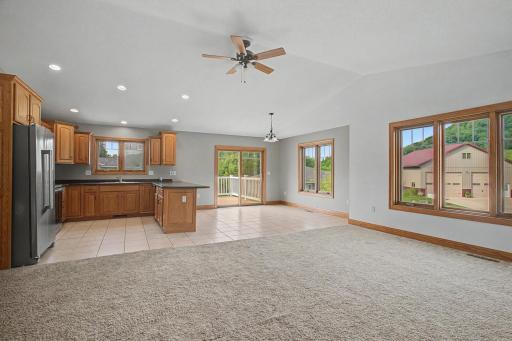 18_701SpringCt_LivingRm3_mls.jpg