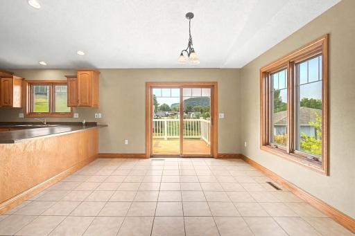 20_701SpringCt_Dinette1_mls.jpg