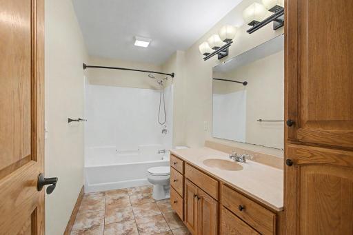 25_701SpringCt_Bathroom1_mls.jpg