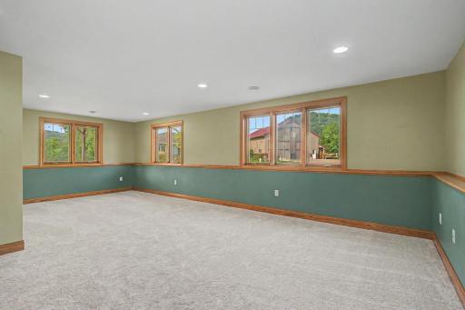 31_701SpringCt_FamilyRm2_mls.jpg