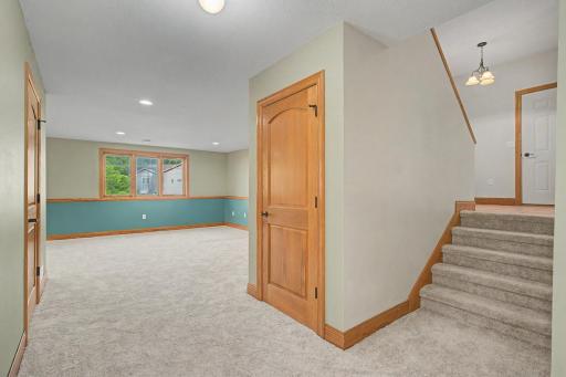 30_701SpringCt_FamilyRm1_mls.jpg