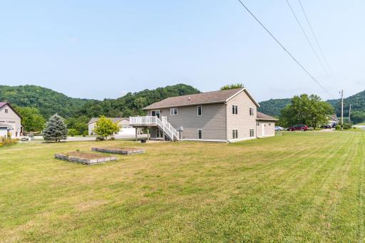 07_701SpringCt_Exterior7_mls.jpg