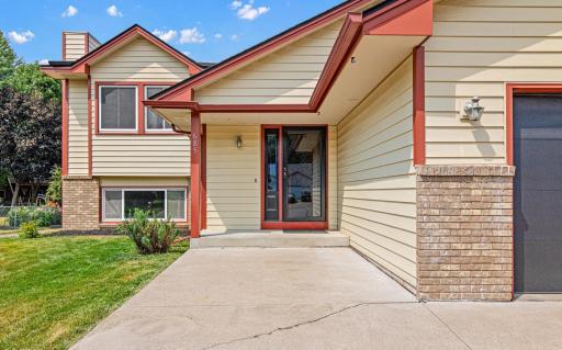 685 107th Lane NW, Minneapolis, MN 55448