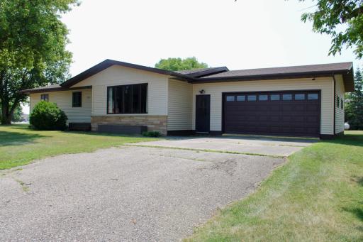 506 Lincoln Avenue W, Karlstad, MN 56732