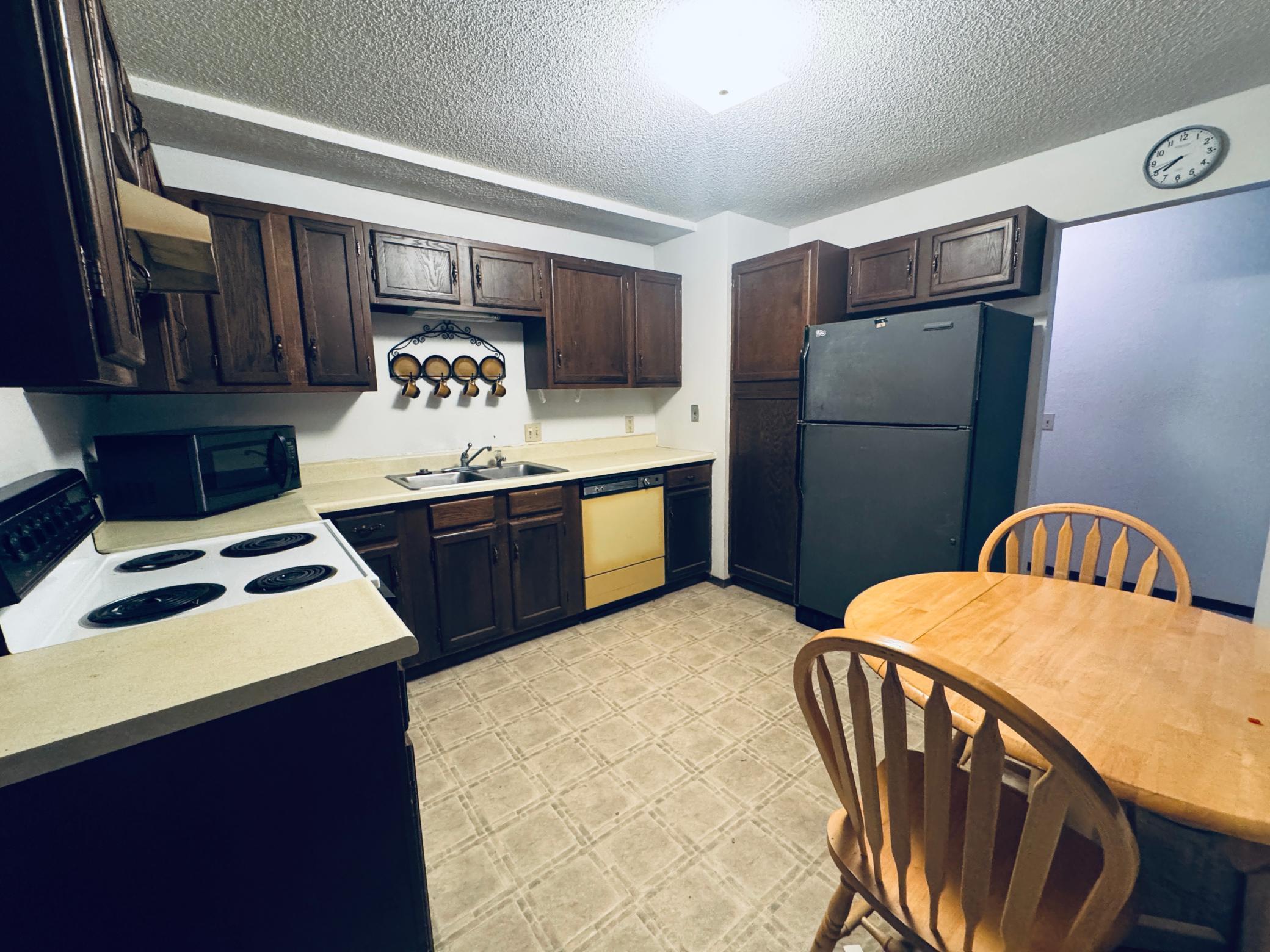 Kitchen with dinette