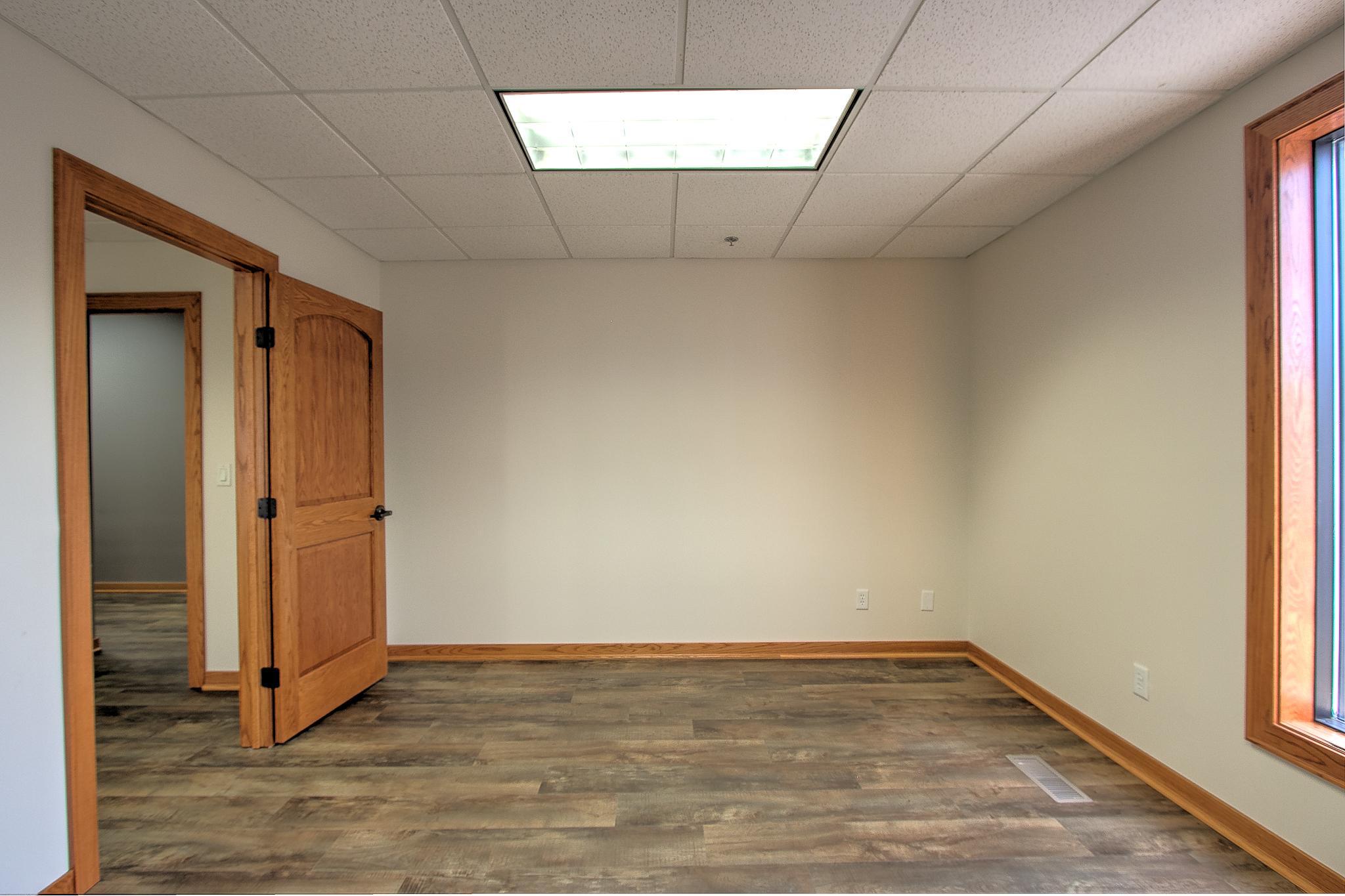 Office 1-1.jpg