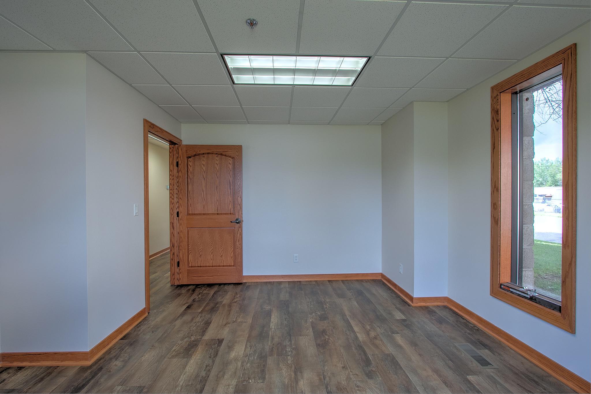 Office 1-3.jpg