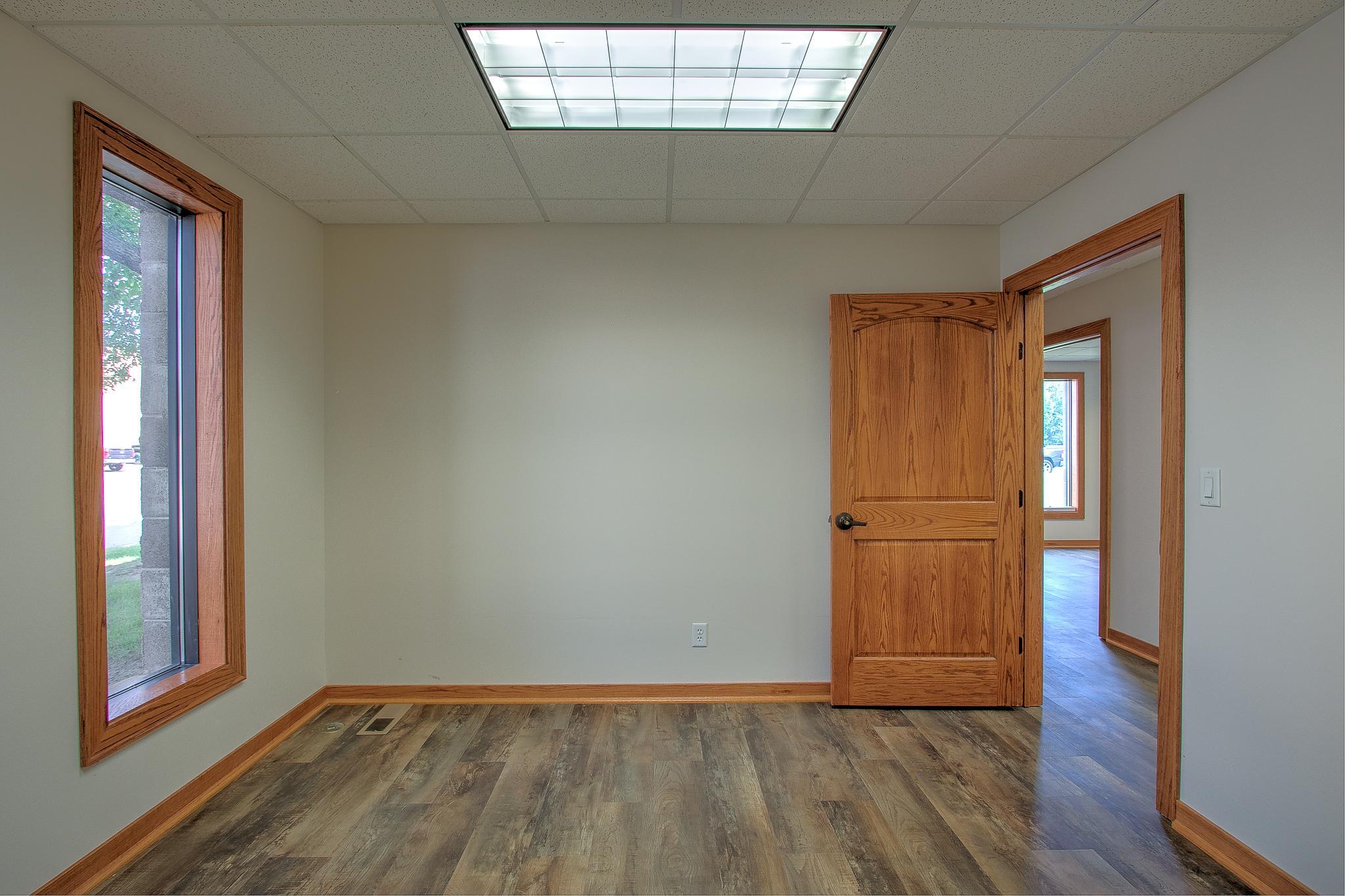 Office 1-2.jpg