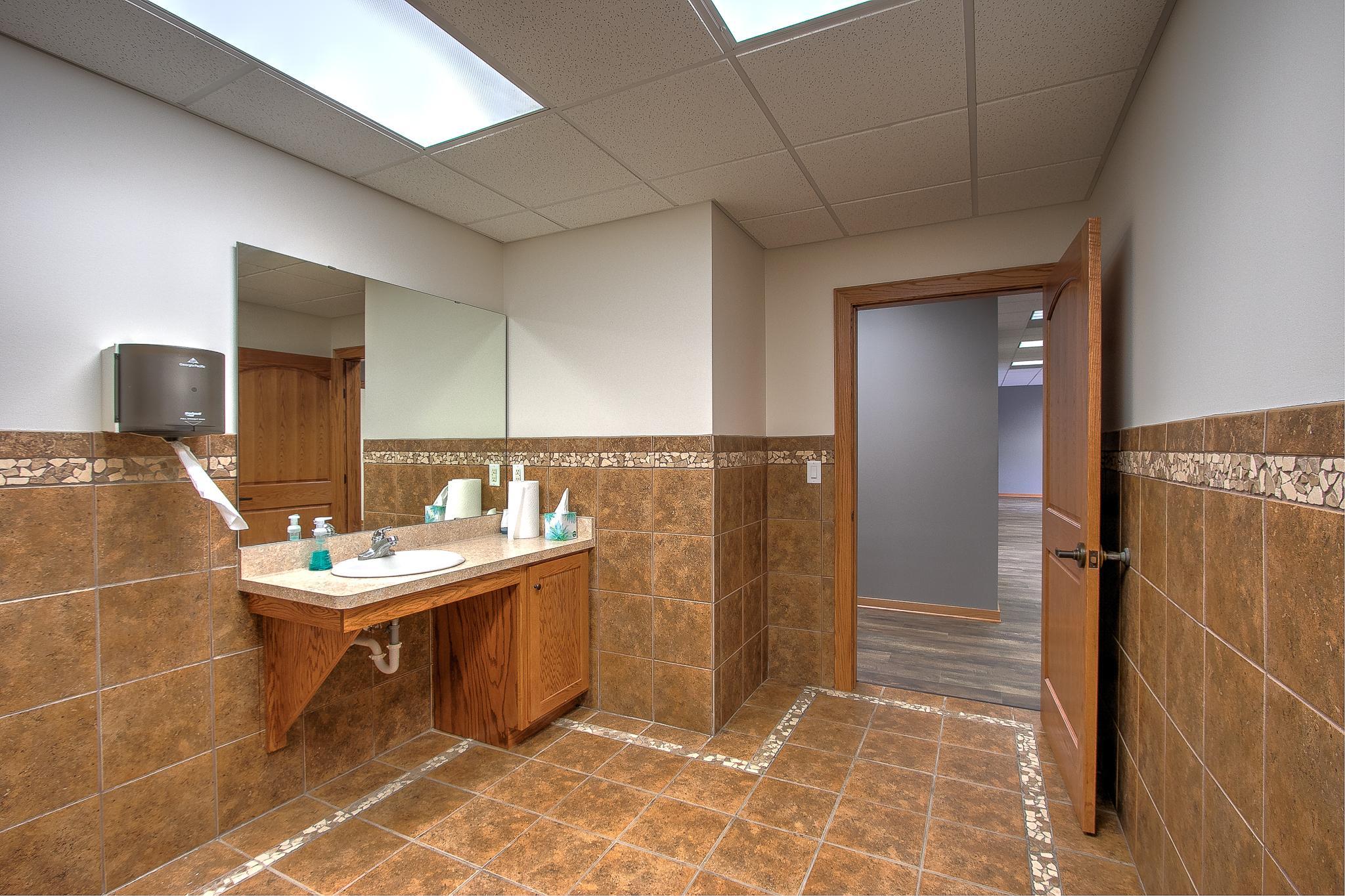 Common Area Bath 1.jpg