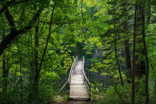 private assn. maintained hiking trails