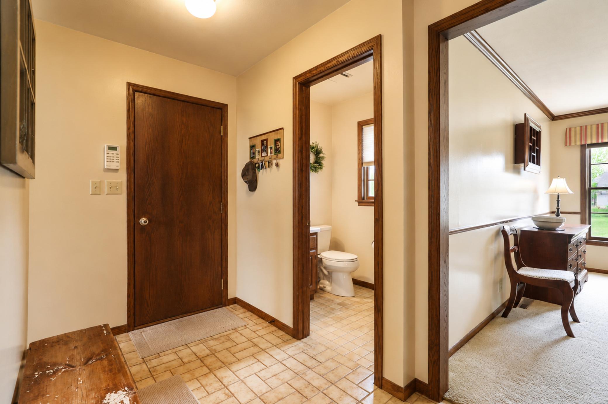 047_powder room_entry.jpg