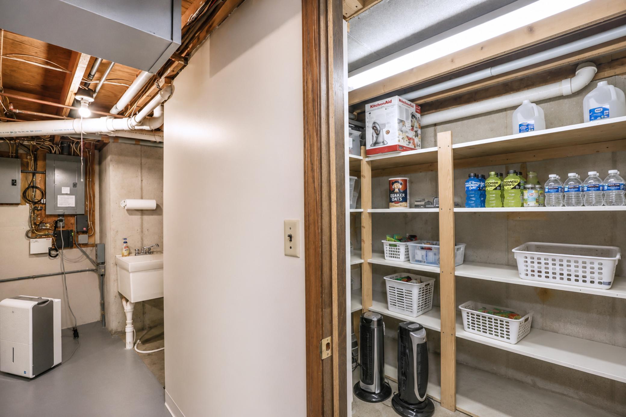 054_basement_03.jpg