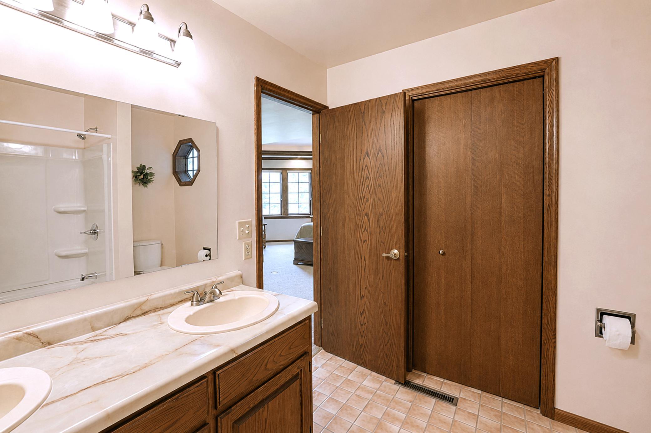 035_ensuite.jpg