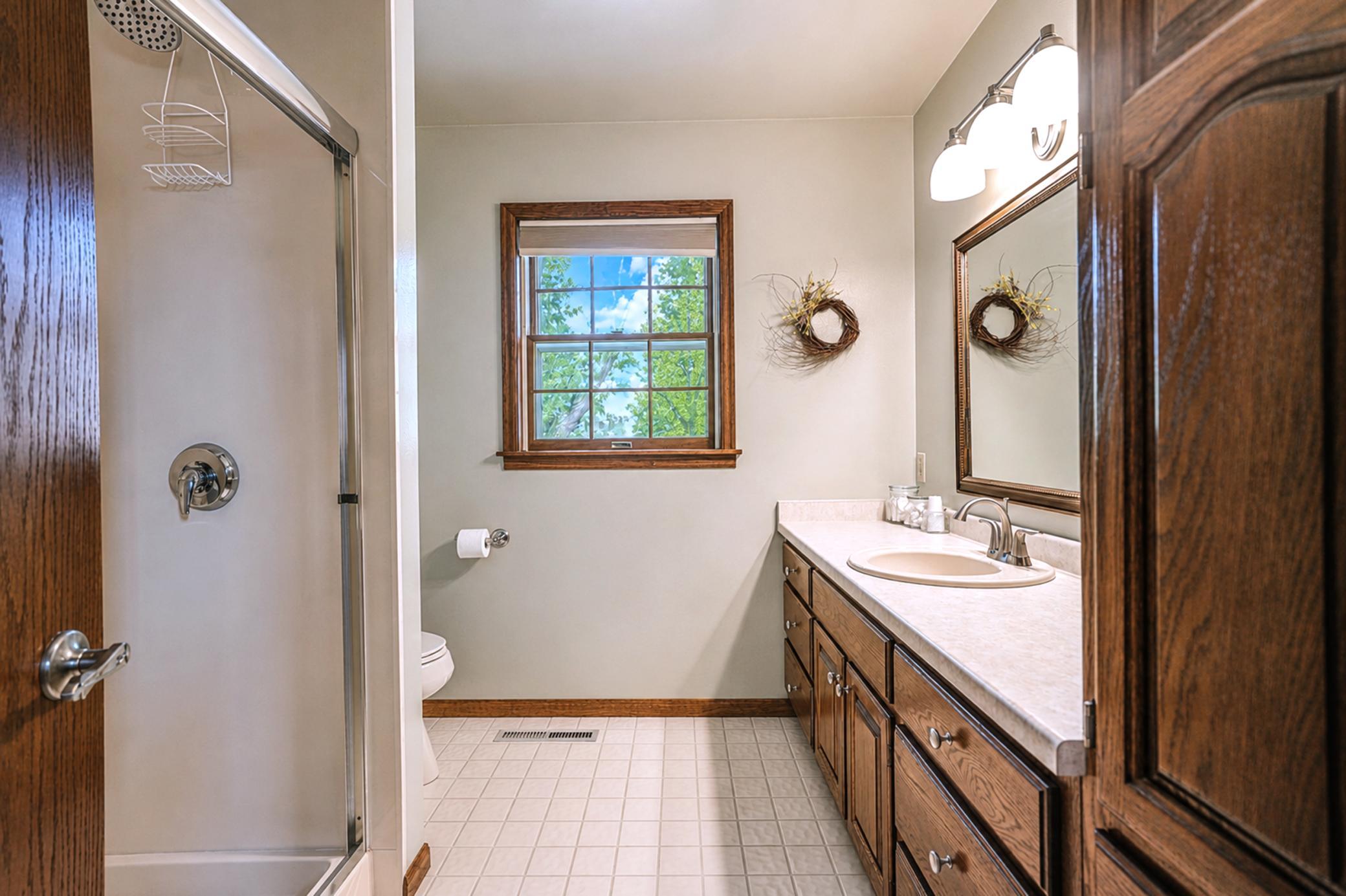 039_bathroom.jpg