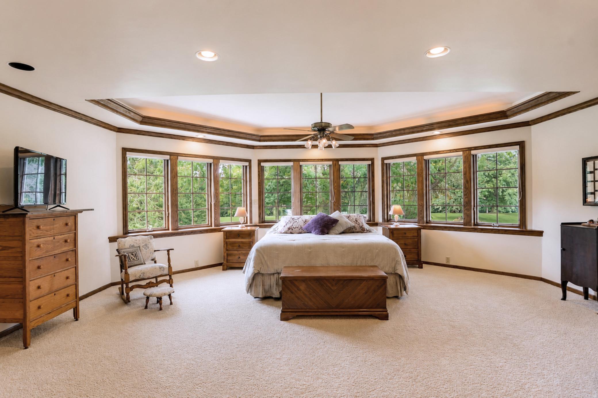031_main bedroom.jpg