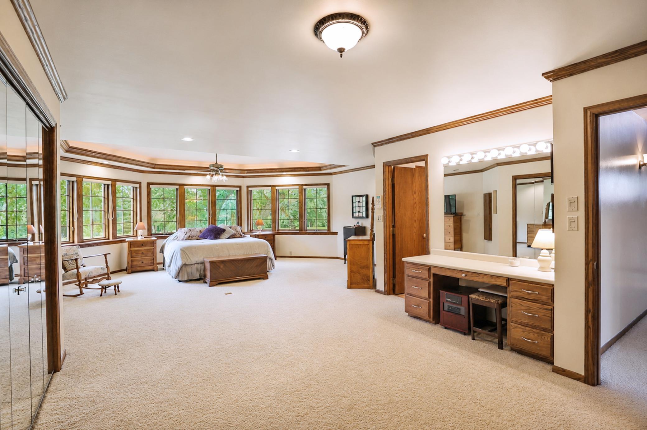 033_main bedroom.jpg