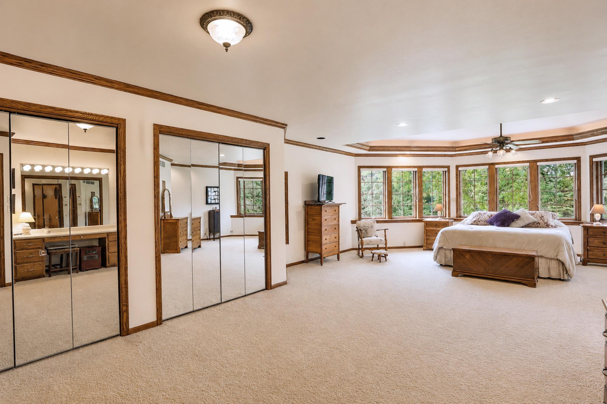 032_main bedroom.jpg
