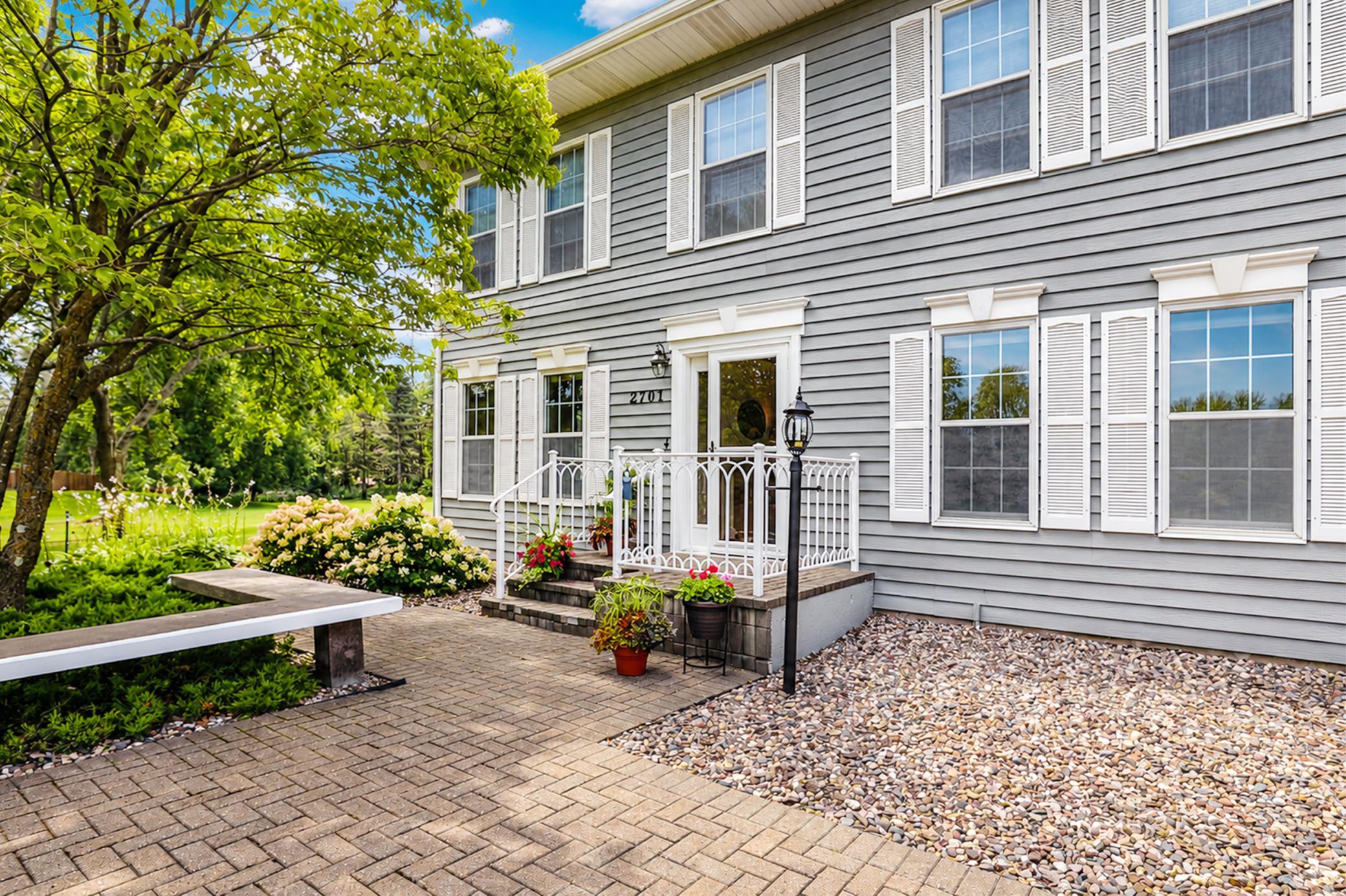 09_front porch.jpg