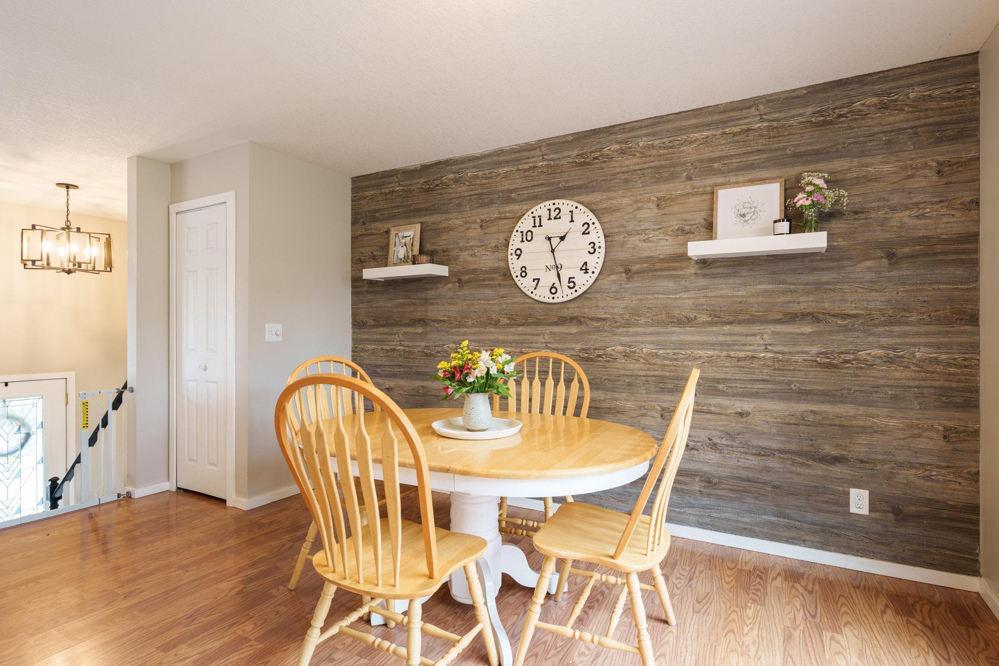 The dining room dimensions are 9.25 x 11.75.