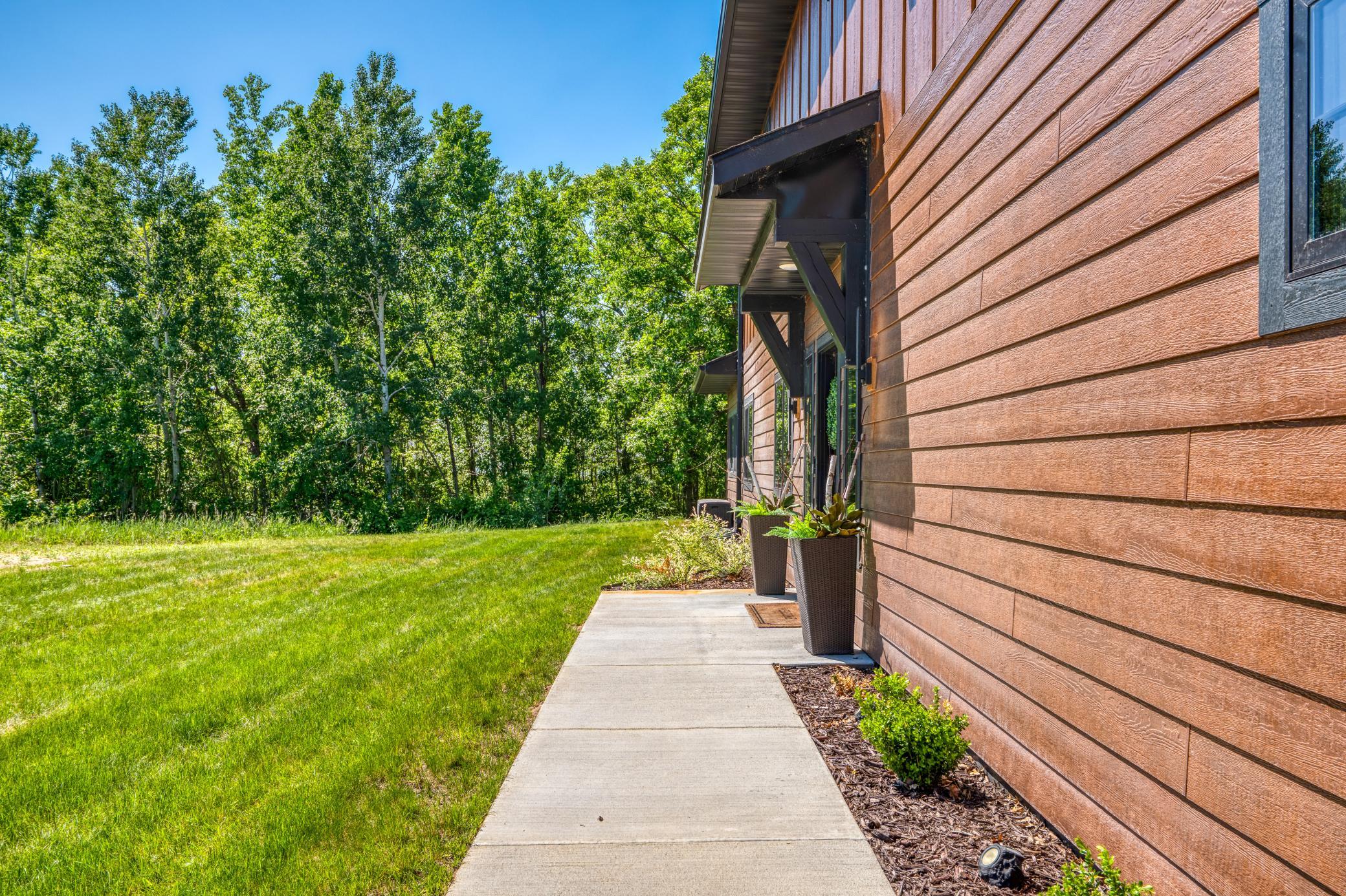 16634 Hightop side walk.jpg