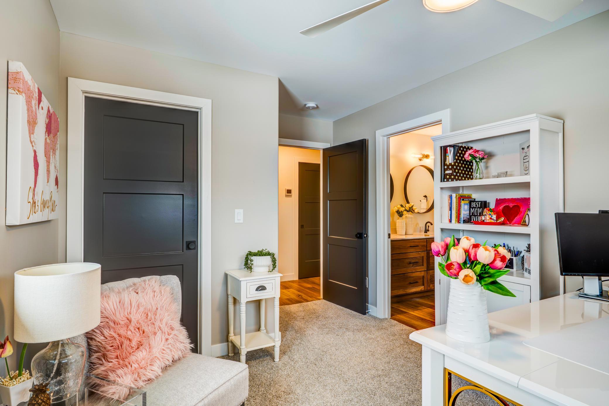 PANA7984_85_86_87_88_89_90Interior01.jpg
