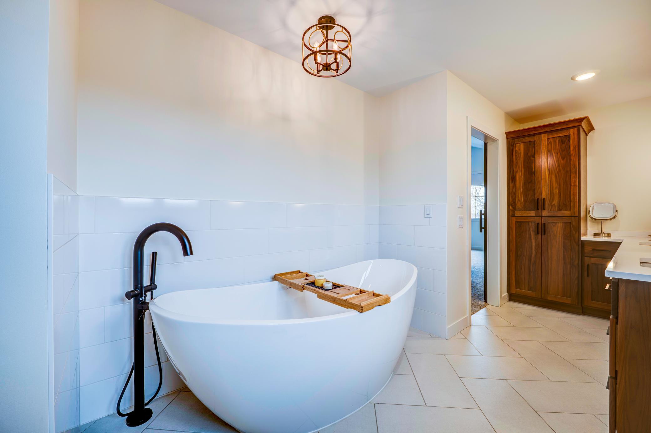 Soaker tub
