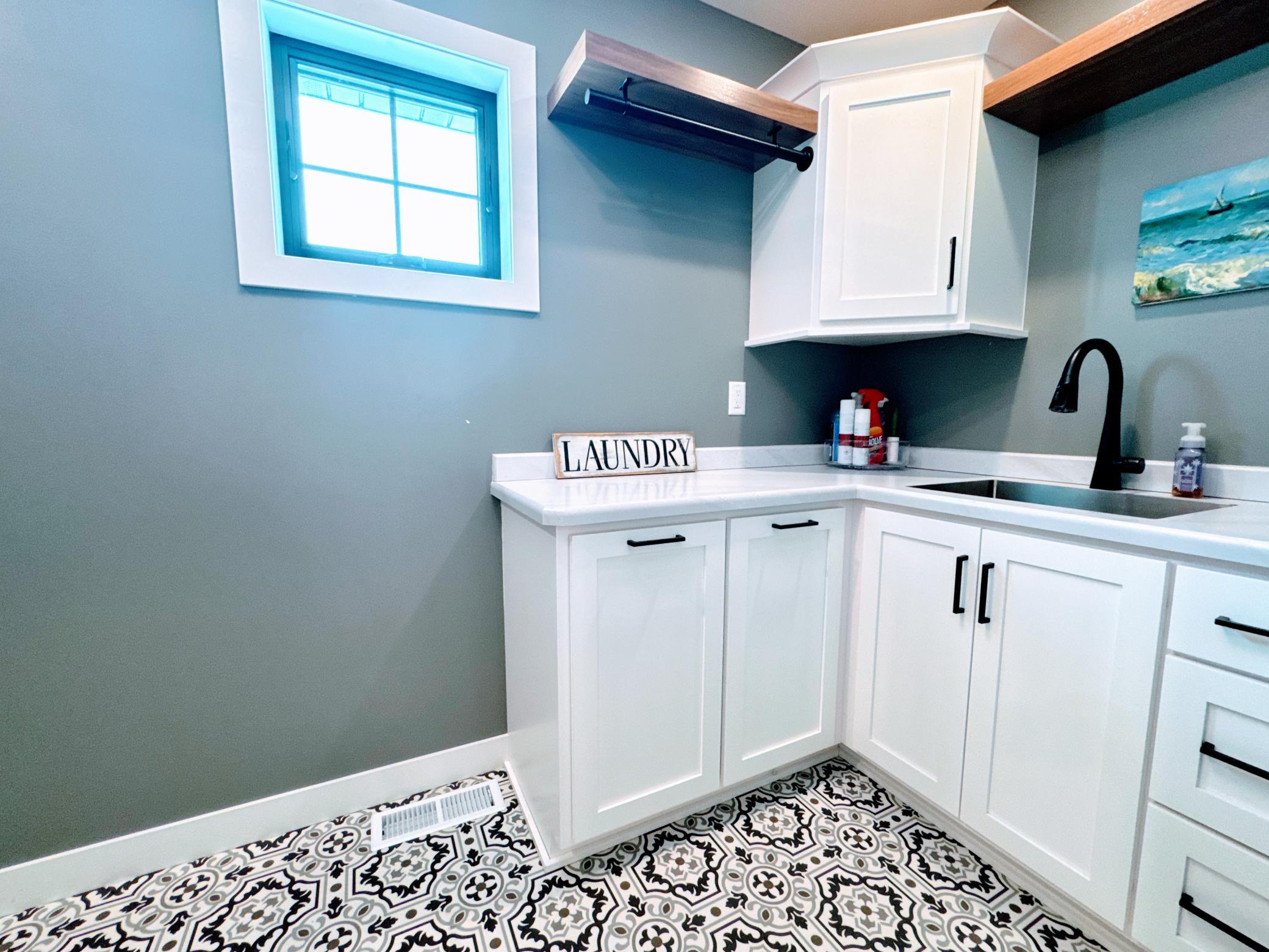 laundry sink.JPG
