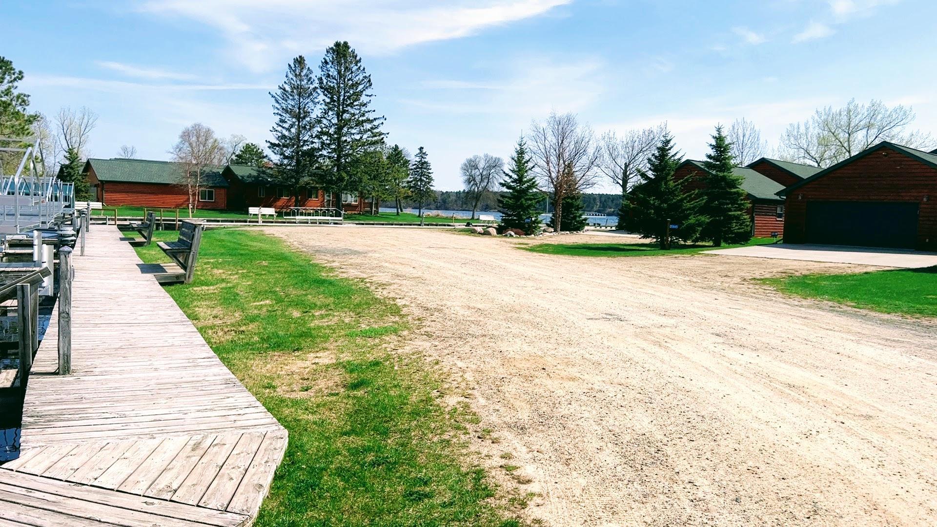 Walkway around boat slips