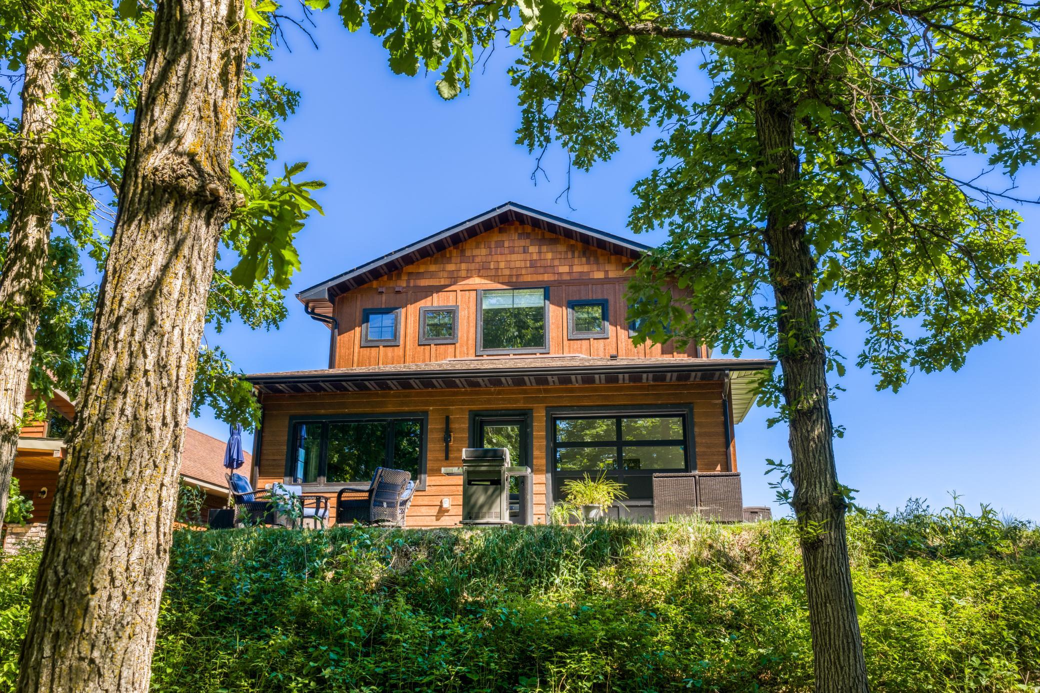 16634 Hightop between the trees.jpg