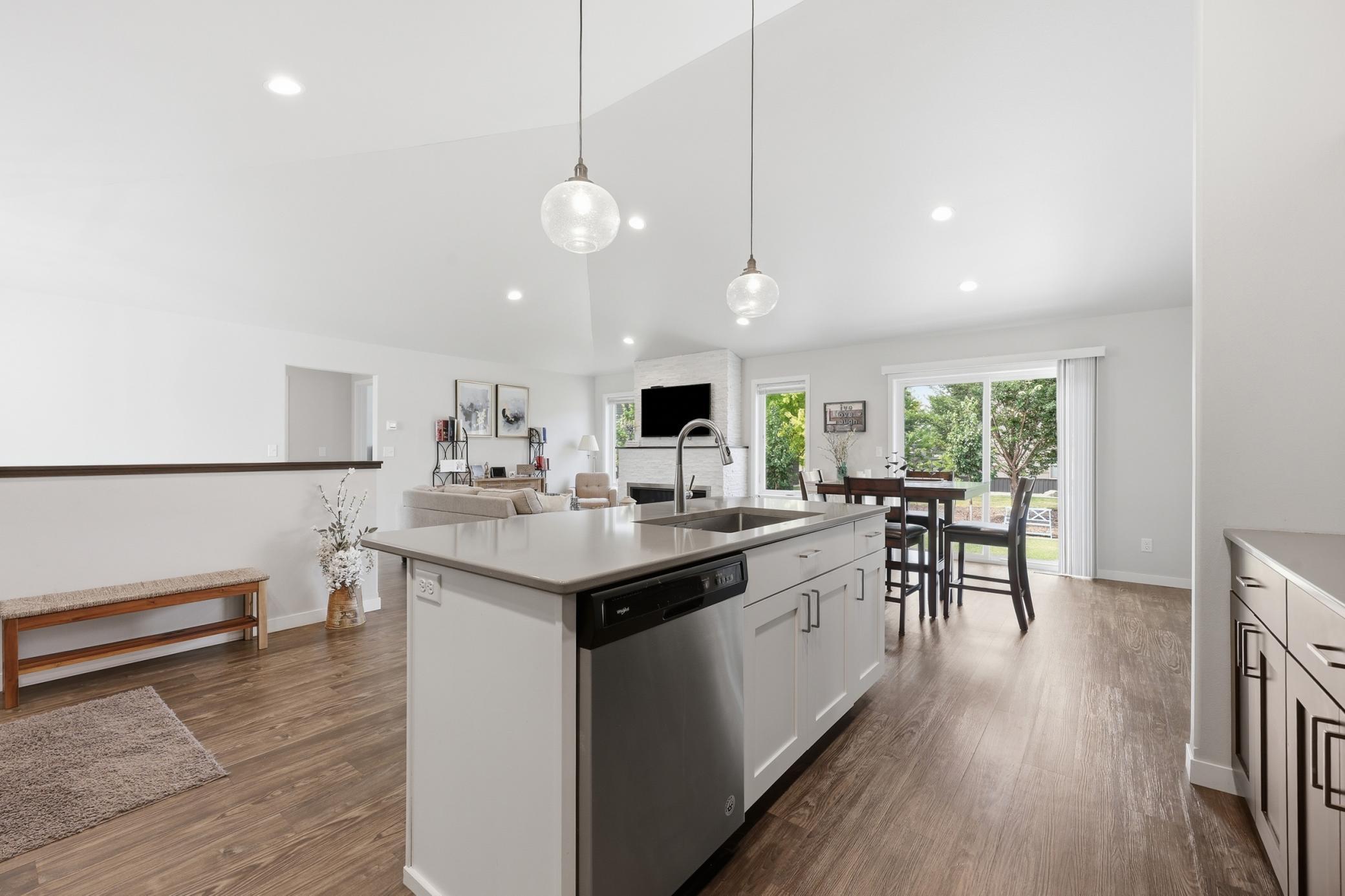 kitchen towards LR