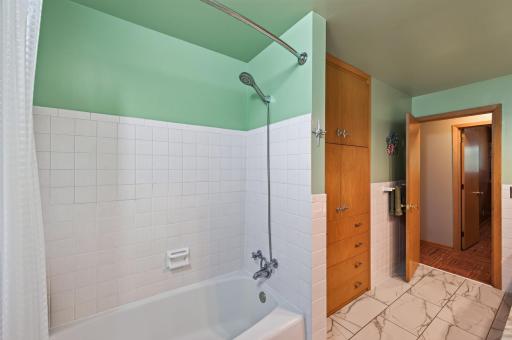 1472 Bridgeview Avenue, Eagan, MN 55121