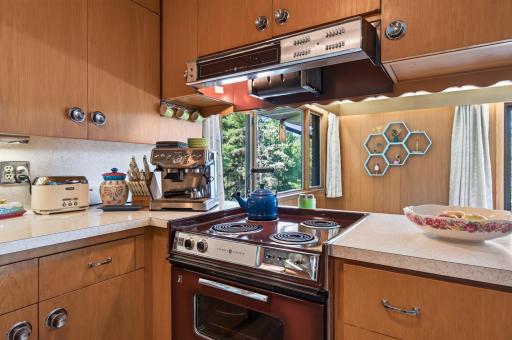 1472 Bridgeview Avenue, Eagan, MN 55121
