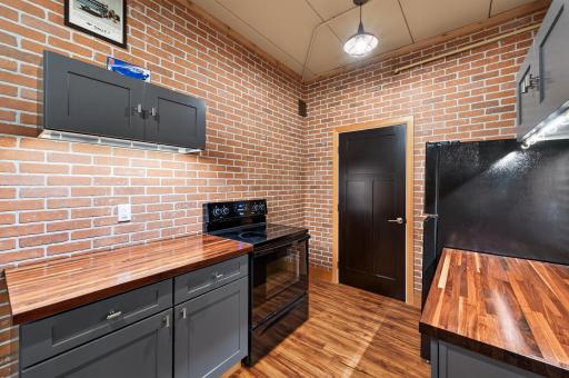 1472 Bridgeview Avenue, Eagan, MN 55121