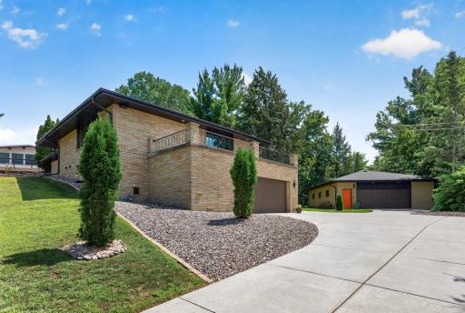1472 Bridgeview Avenue, Eagan, MN 55121