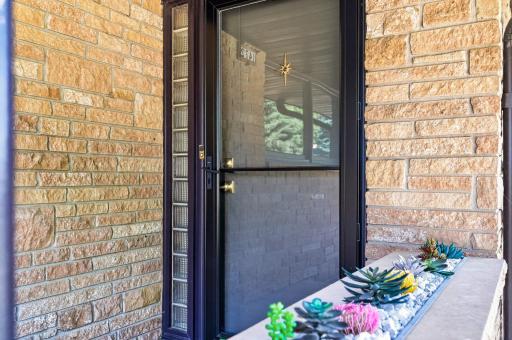 1472 Bridgeview Avenue, Eagan, MN 55121
