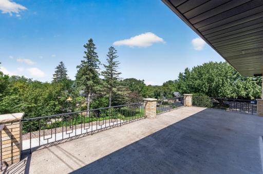 1472 Bridgeview Avenue, Eagan, MN 55121