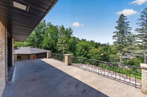 1472 Bridgeview Avenue, Eagan, MN 55121