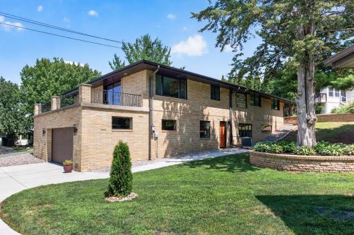 1472 Bridgeview Avenue, Eagan, MN 55121